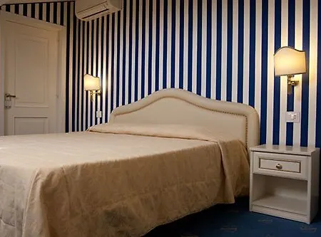 Navy 3* Livourne