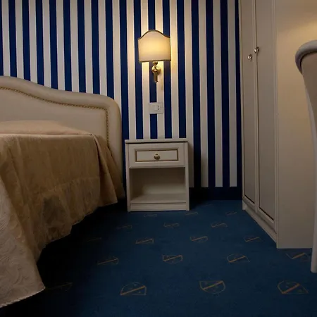 Navy 3* Livourne